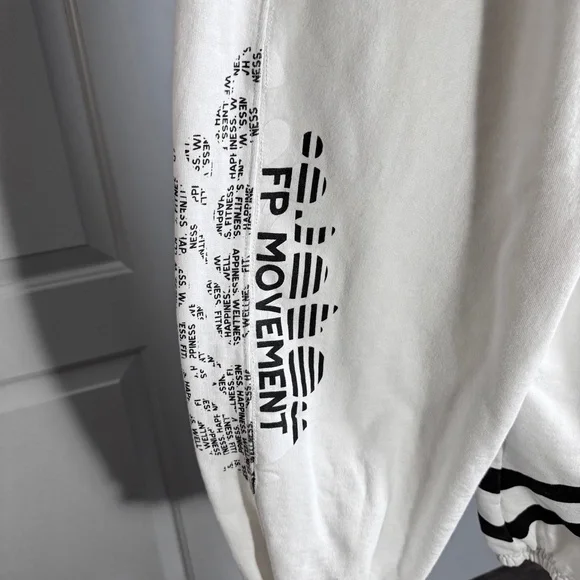 FP MOVEMENT White Logo Joggers SZ S - Picture 2 of 3